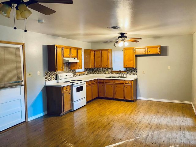 460 County Road 2212, Cleveland, TX 77327