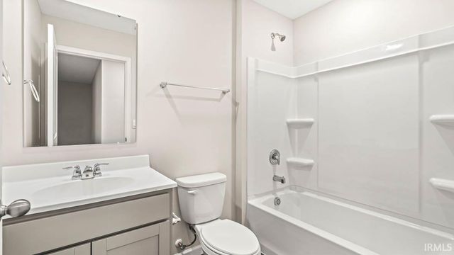 5040 Beechmont Lane, New Haven, IN 46774