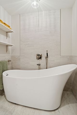 161 E Chicago Avenue 33A, Chicago, IL 60611