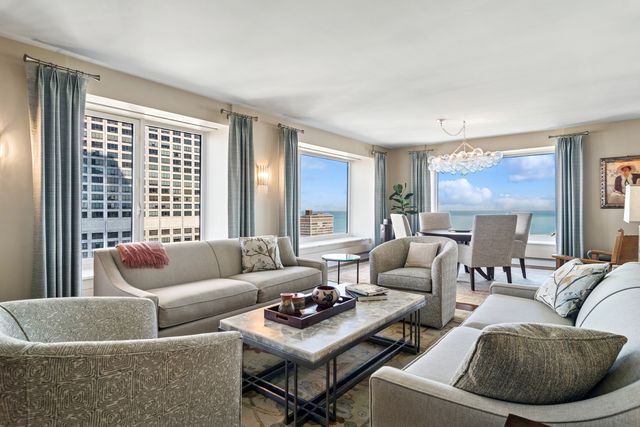 161 E Chicago Avenue 33A, Chicago, IL 60611