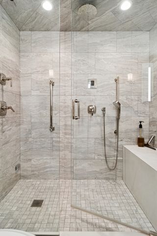 161 E Chicago Avenue 33A, Chicago, IL 60611