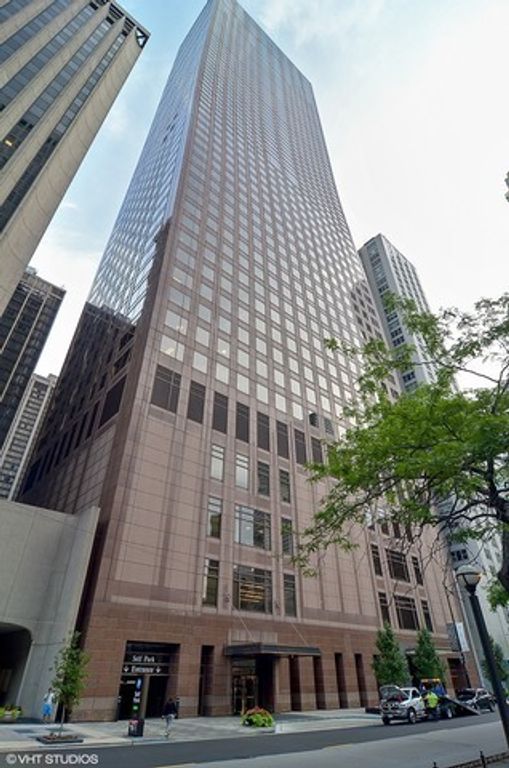 161 E Chicago Avenue 33A, Chicago, IL 60611