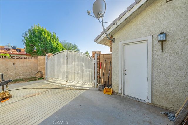 43118 Roulette Lane, Lancaster, CA 93536