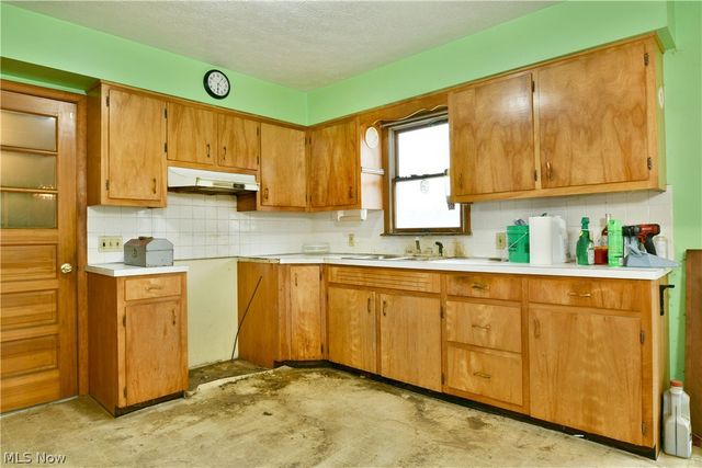 6111 Thompson Clark Road, Bristolville, OH 44402