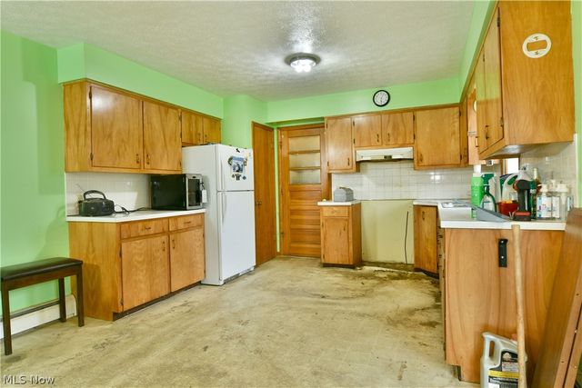 6111 Thompson Clark Road, Bristolville, OH 44402