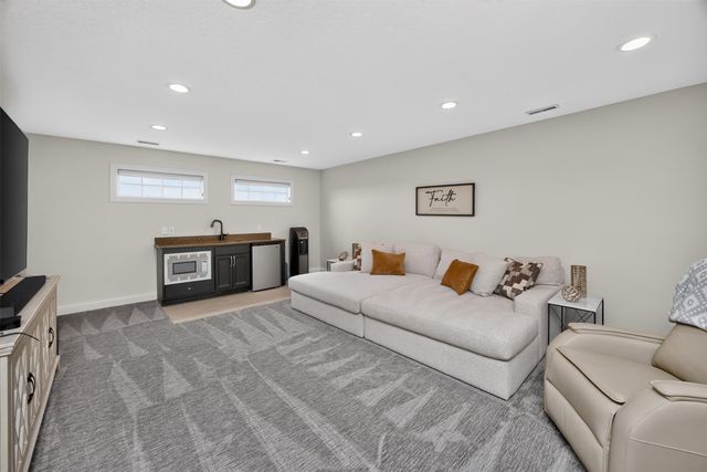4700 153rd Court, Urbandale, IA 50323