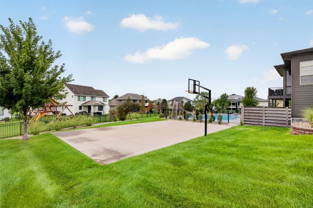 4700 153rd Court, Urbandale, IA 50323