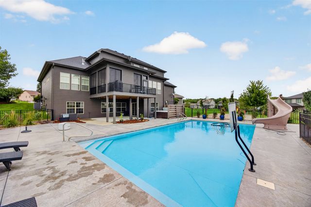 4700 153rd Court, Urbandale, IA 50323