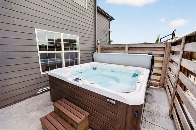 4700 153rd Court, Urbandale, IA 50323