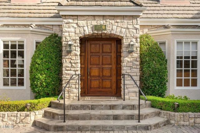 1401 Glen Oaks Boulevard, Pasadena, CA 91105