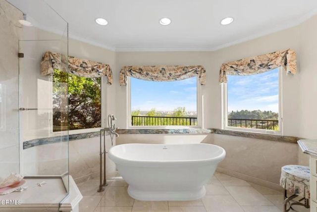1401 Glen Oaks Boulevard, Pasadena, CA 91105