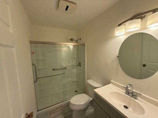 94 Tennis Plaza Rd 10, Dracut, MA 01826