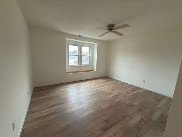 94 Tennis Plaza Rd 10, Dracut, MA 01826