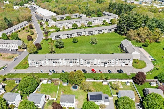 94 Tennis Plaza Rd 10, Dracut, MA 01826