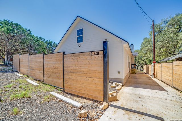 1020 Pebble Beach Dr NW, Lakehills, TX 78063