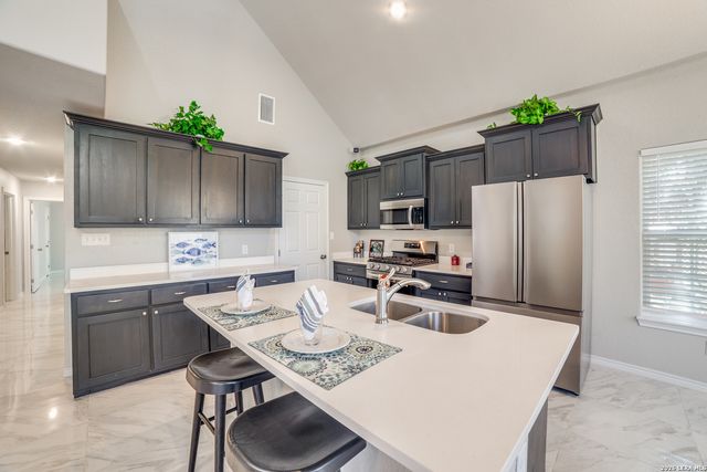 1020 Pebble Beach Dr NW, Lakehills, TX 78063