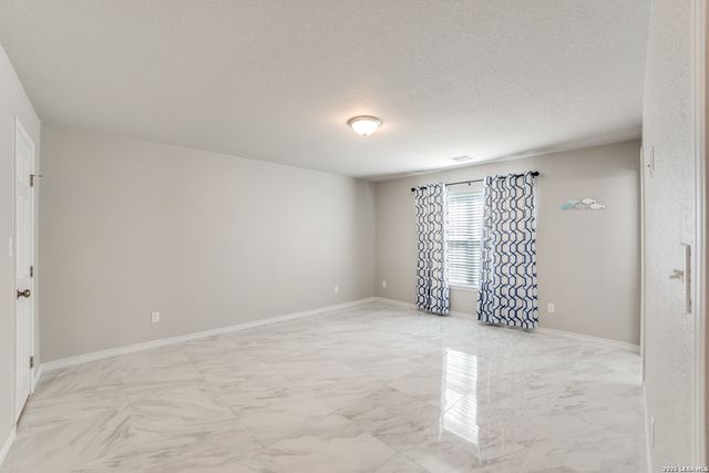 1020 Pebble Beach Dr NW, Lakehills, TX 78063