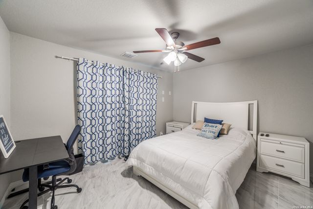 1020 Pebble Beach Dr NW, Lakehills, TX 78063