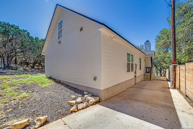 1020 Pebble Beach Dr NW, Lakehills, TX 78063