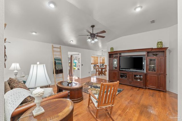 7293 Rexford St, Navarre, FL 32566