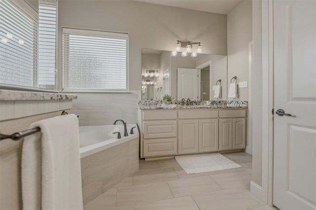 125 Oak View Drive, Godley, TX 76044