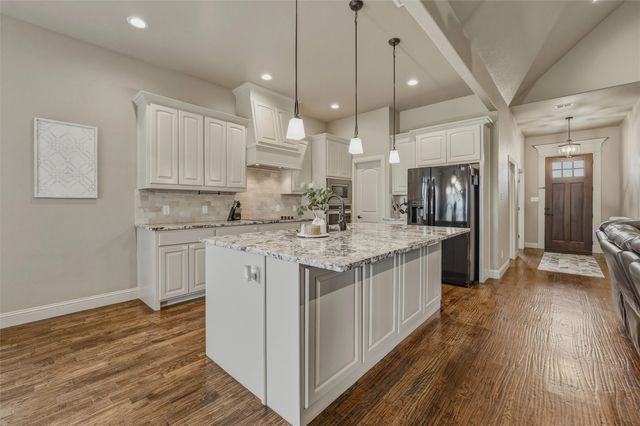 125 Oak View Drive, Godley, TX 76044