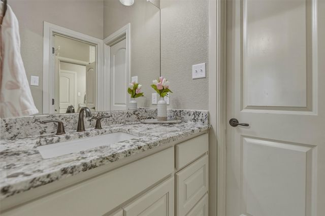 125 Oak View Drive, Godley, TX 76044
