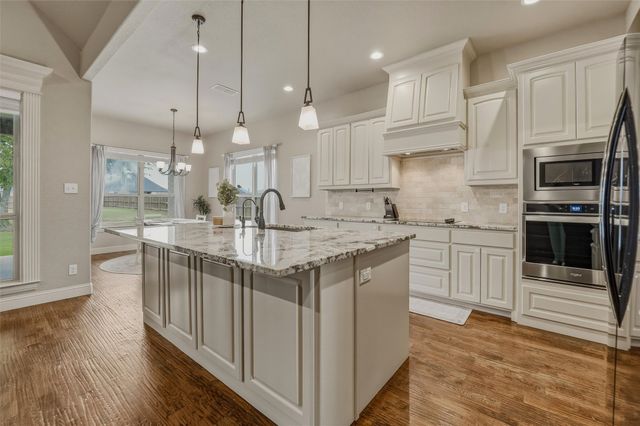 125 Oak View Drive, Godley, TX 76044