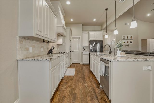 125 Oak View Drive, Godley, TX 76044