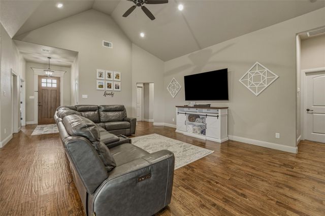 125 Oak View Drive, Godley, TX 76044