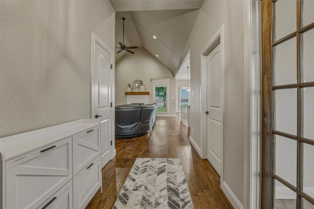 125 Oak View Drive, Godley, TX 76044