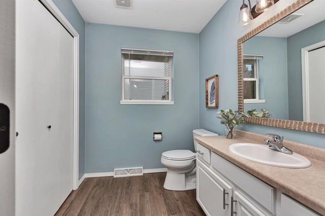143 OLDE SCHOOL ROAD, Neenah, WI 54956
