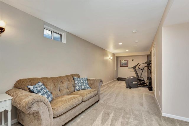 143 OLDE SCHOOL ROAD, Neenah, WI 54956