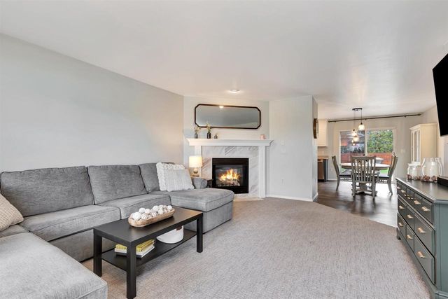 143 OLDE SCHOOL ROAD, Neenah, WI 54956
