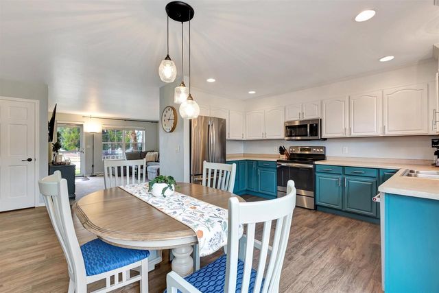 143 OLDE SCHOOL ROAD, Neenah, WI 54956