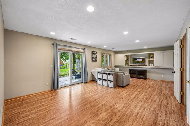 1121 Scott Street S, Shakopee, MN 55379