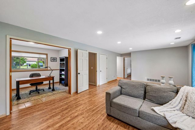1121 Scott Street S, Shakopee, MN 55379