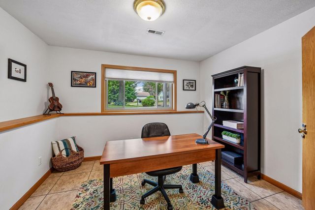 1121 Scott Street S, Shakopee, MN 55379