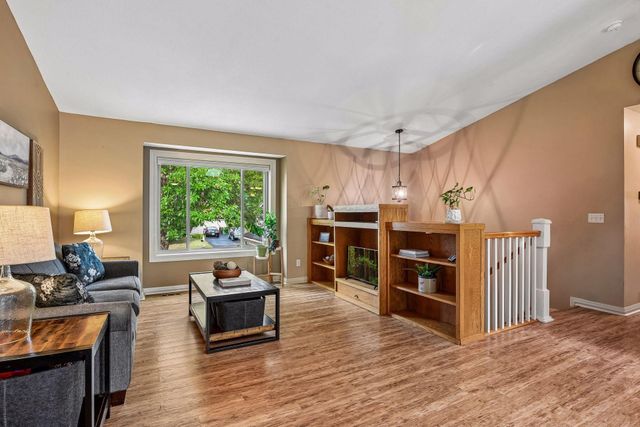 1121 Scott Street S, Shakopee, MN 55379