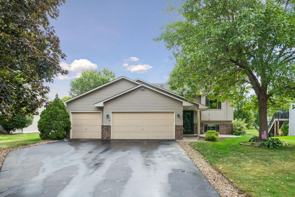 1121 Scott Street S, Shakopee, MN 55379 — exterior