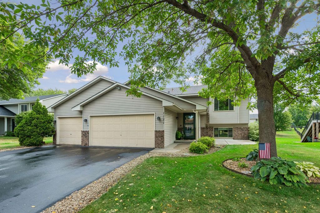 1121 Scott Street S, Shakopee, MN 55379 — photo 2