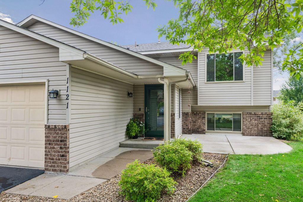 1121 Scott Street S, Shakopee, MN 55379 — photo 3