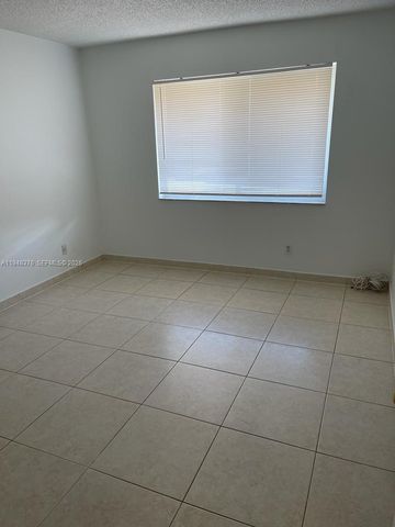 724 NE 4th St 12, Hallandale Beach, FL 33009