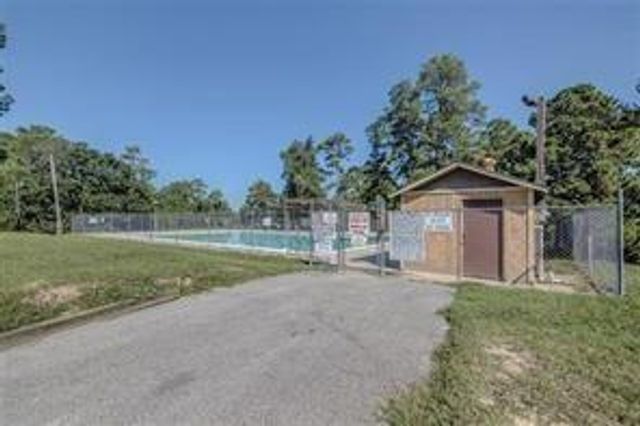 195 Cherry Tree, Livingston, TX 77351