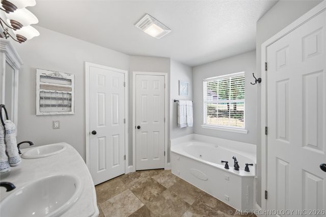 14521 E 202nd Street S, Bixby, OK 74008