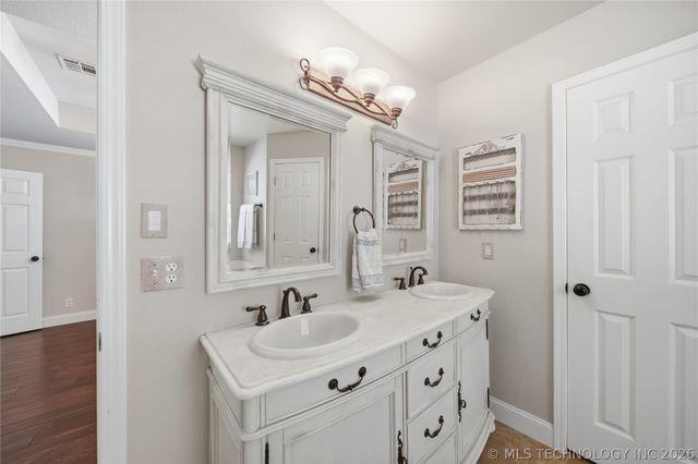 14521 E 202nd Street S, Bixby, OK 74008