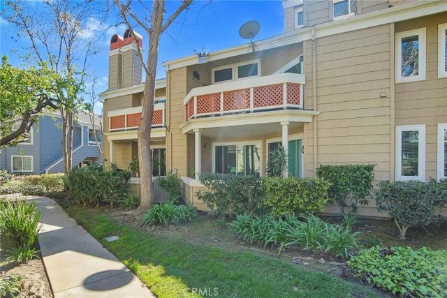 7281 Coho Drive 206, Huntington Beach, CA 92648