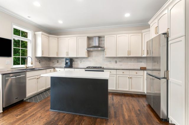 237 Box Car Drive, Naperville, IL 60540