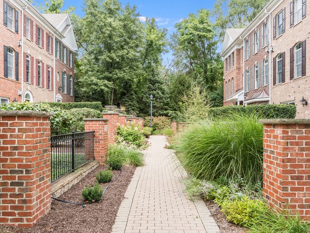 237 Box Car Drive, Naperville, IL 60540