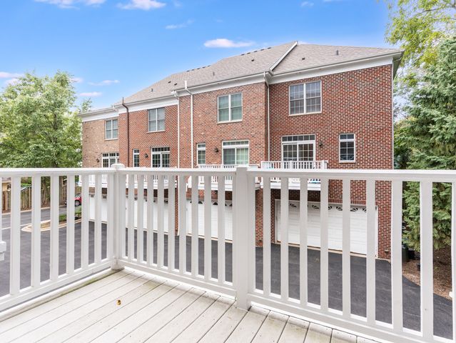 237 Box Car Drive, Naperville, IL 60540